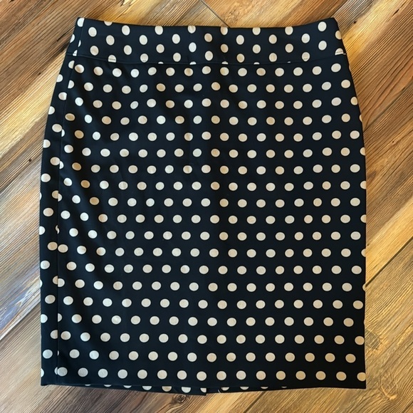Ann Taylor Loft black skirt with tan polka dots 6P - Picture 4 of 4